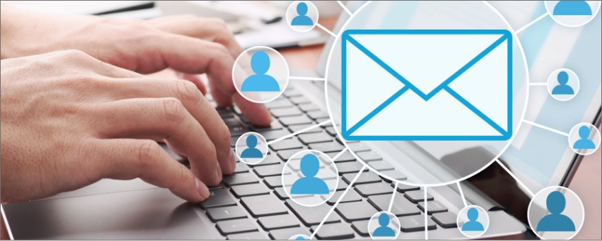 Mãos digitando em notebook e ícone de e-mail e usuários em destaque.