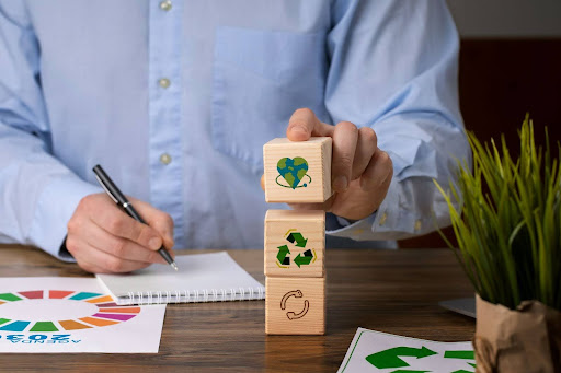 Veja como implementar o marketing sustentável na sua estratégia, descubra seus princípios e veja como a gestão de SEO pode fortalecer marcas.